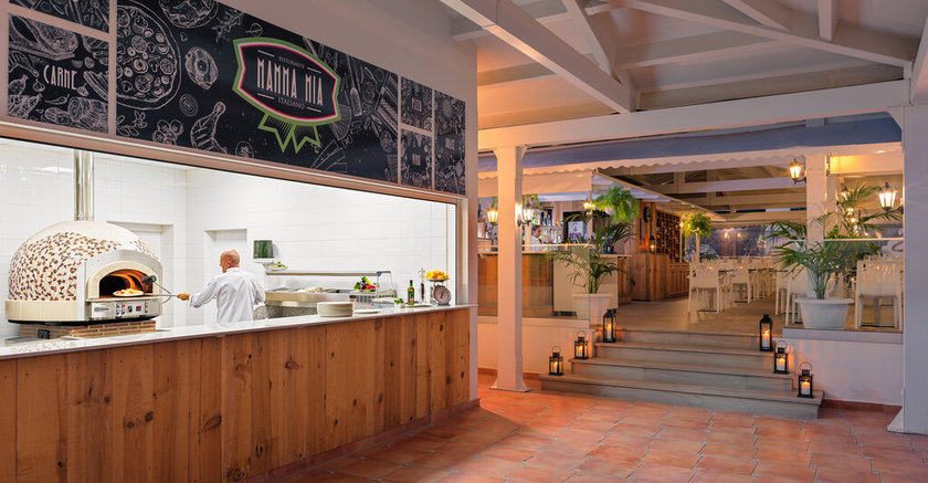 Imagen del bar/restaurante del Hotel H10 Ocean Suites. Foto 6