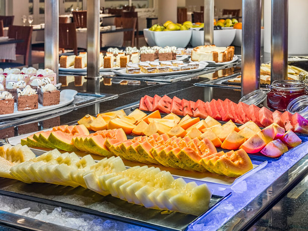 Imagen del bar/restaurante del Hotel H10 Ocean Suites. Foto 9