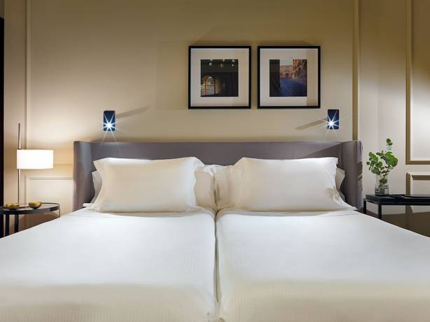 Imagen de la habitación del Hotel H10 Palacio Colomera. Foto 5