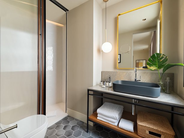 Imagen de la habitación del Hotel H10 Palacio Colomera. Foto 9