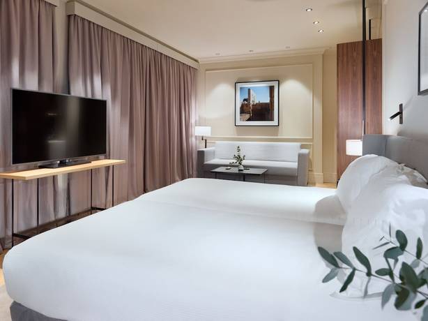 Imagen de la habitación del Hotel H10 Palacio Colomera. Foto 15