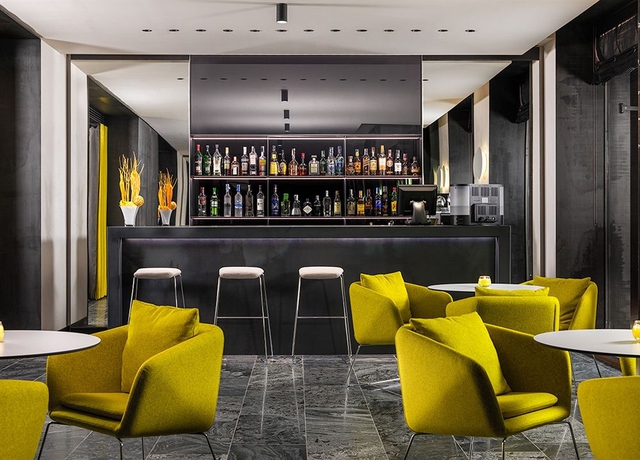 Imagen de los interiores del Hotel H10 Port Vell. Foto 13