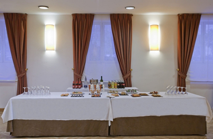 Imagen de los interiores del Hotel H10 Puerta De Alcalá. Foto 11