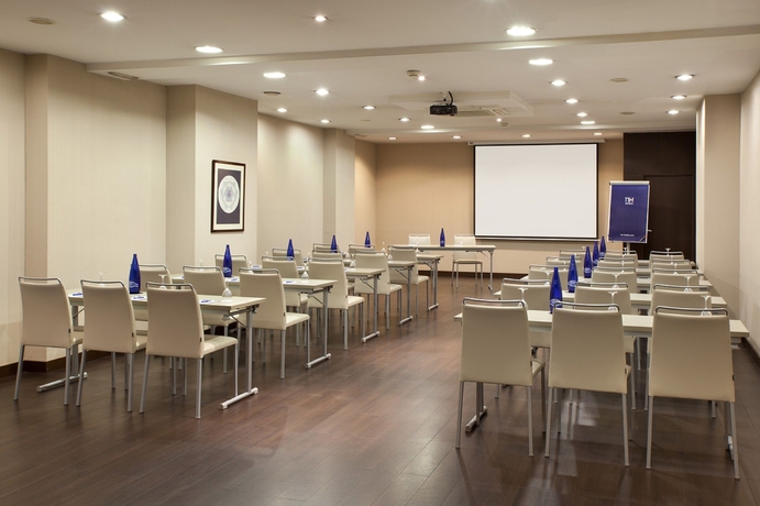 Imagen de los interiores del Hotel H10 Puerta De Alcalá. Foto 13