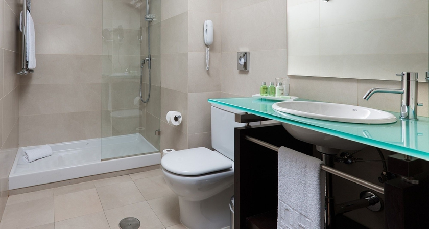 Imagen de la habitación del Hotel H10 Puerta De Alcalá. Foto 8