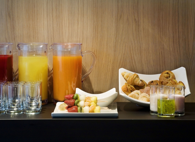 Imagen del bar/restaurante del Hotel H10 Roma Citta. Foto 2