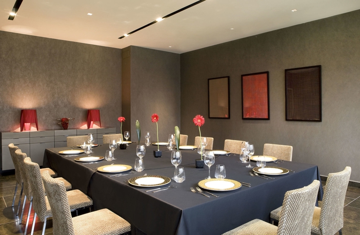 Imagen del bar/restaurante del Hotel H10 Roma Citta. Foto 3