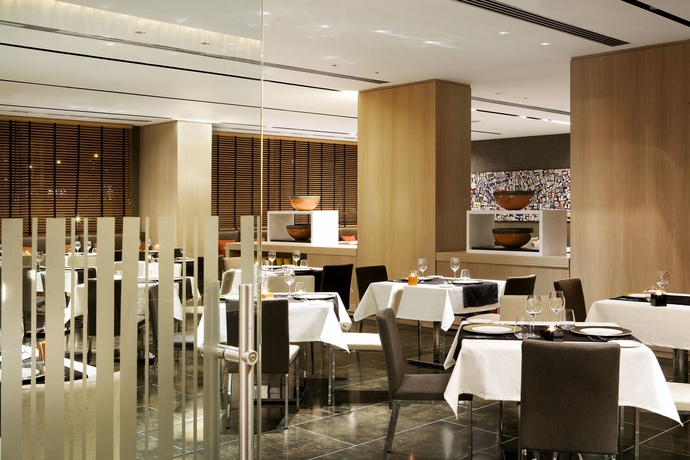 Imagen del bar/restaurante del Hotel H10 Roma Citta. Foto 4