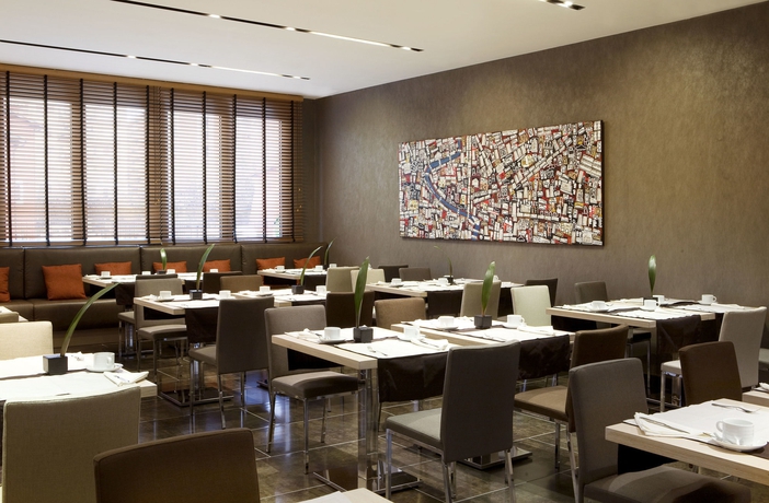 Imagen del bar/restaurante del Hotel H10 Roma Citta. Foto 5