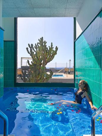 Imagen de la piscina del Hotel H10 Rubic&oacute;n Horizons Collection. Foto 25