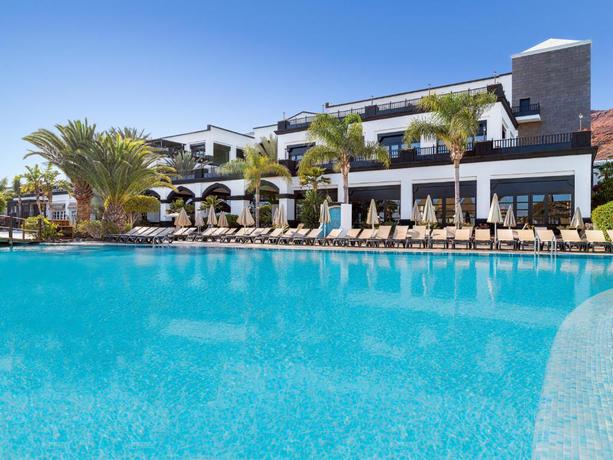 Imagen de la piscina del Hotel H10 Rubic&oacute;n Horizons Collection. Foto 32