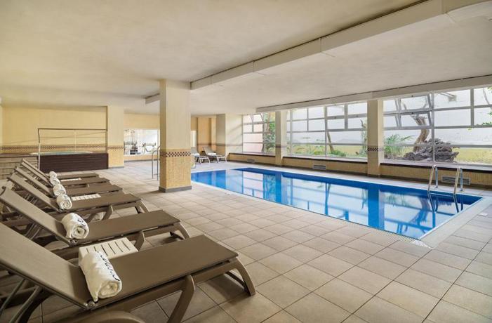 Imagen de la piscina del Hotel H10 Salauris Palace. Foto 10