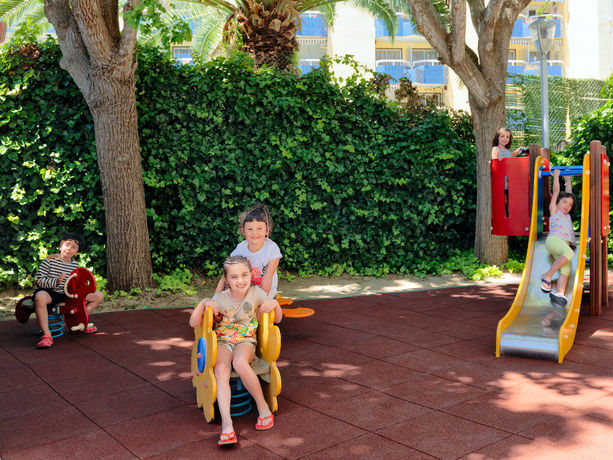 Imagen de los exteriores del Hotel H10 Salou Princess. Foto 18