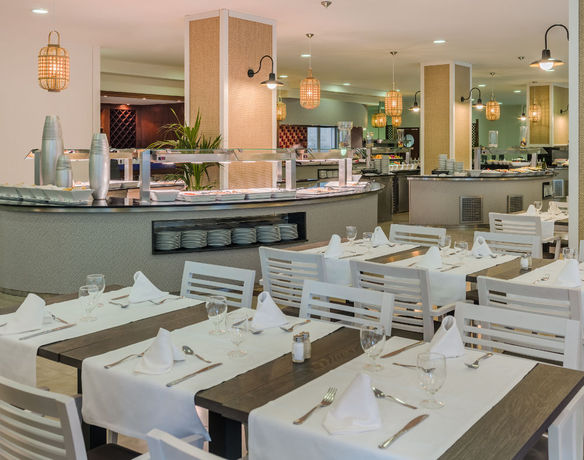 Imagen del bar/restaurante del Hotel H10 Salou Princess. Foto 9