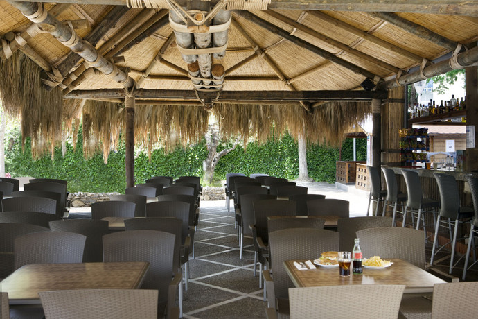 Imagen del bar/restaurante del Hotel H10 Salou Princess. Foto 10