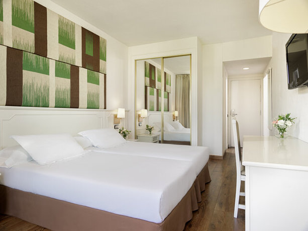 Imagen de la habitación del Hotel H10 Salou Princess. Foto 16