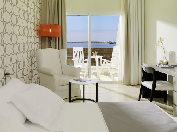 Imagen de la habitación del Hotel H10 Timanfaya Palace. Foto 8