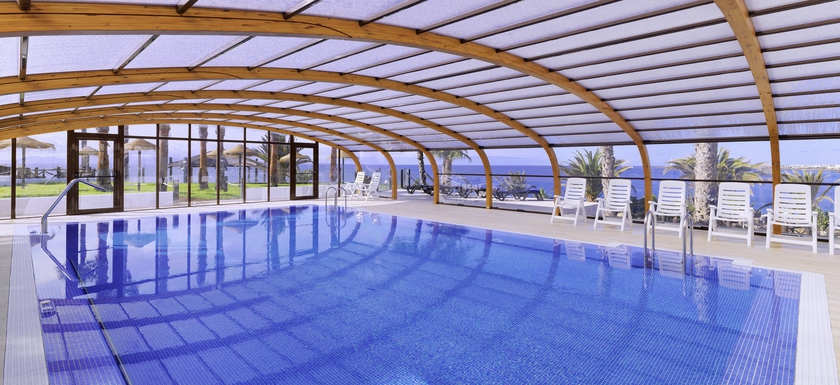 Imagen de la piscina del Hotel H10 Timanfaya Palace. Foto 15