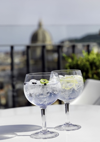 Imagen del bar/restaurante del Hotel H10 Universitat. Foto 3