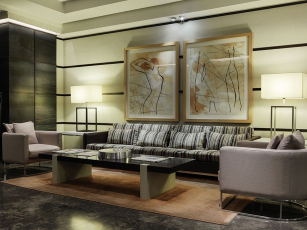 Imagen de los interiores del Hotel H10 Universitat. Foto 13