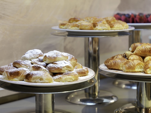 Imagen de la habitación del Hotel H10 Universitat. Foto 8