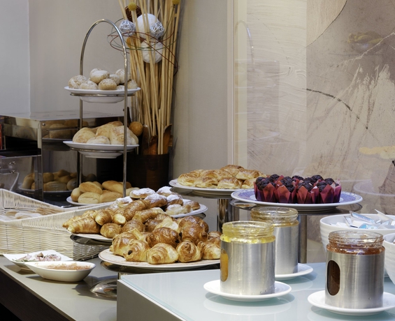 Imagen de la habitación del Hotel H10 Universitat. Foto 9