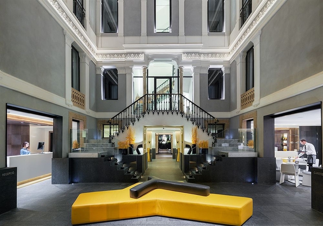 Imagen de los interiores del Hotel H10 Urquinaona Plaza. Foto 5