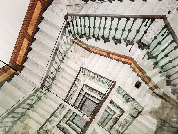 Imagen de los interiores del Hotel H10 Urquinaona Plaza. Foto 10