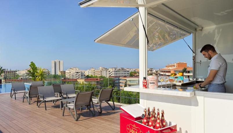 Imagen del bar/restaurante del Hotel H10 Vintage Salou - Adults Only. Foto 5