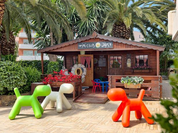 Imagen de los exteriores del Hotel H10 Vintage Salou - Adults Only. Foto 24