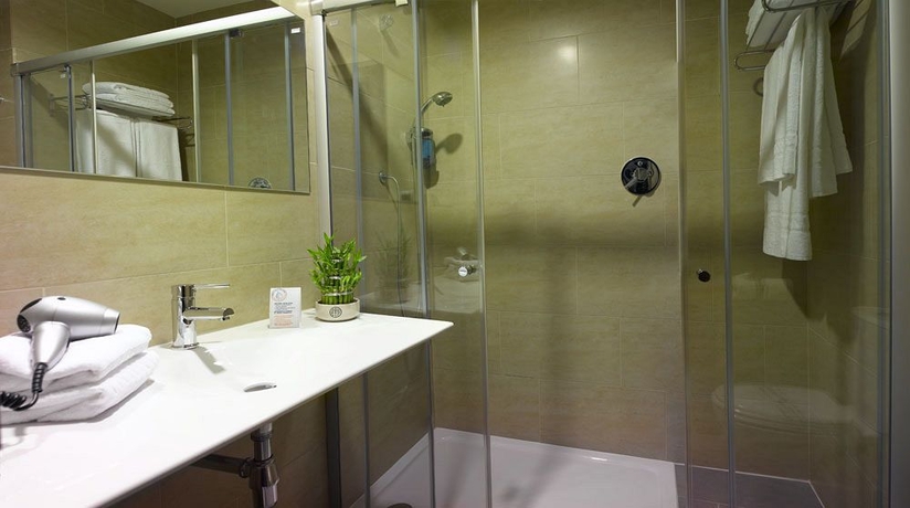 Imagen de la habitación del Hotel H2 Ávila. Foto 6