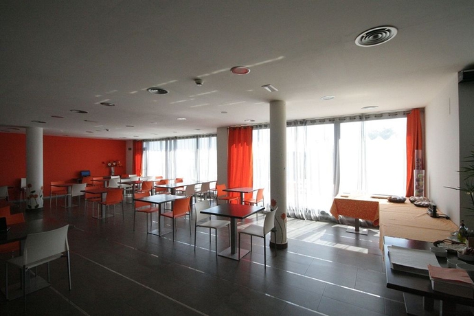 Imagen del bar/restaurante del Hotel H2 Ávila. Foto 2