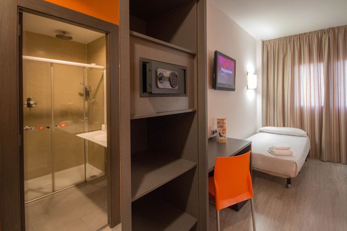 Imagen de la habitación del Hotel H2 Fuenlabrada. Foto 12