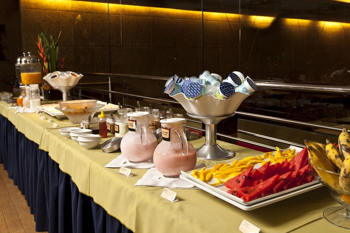 Imagen del bar/restaurante del Hotel H2 Platinum Lourdes. Foto 2