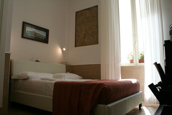 Imagen de la habitación del Hotel H22. Foto 13