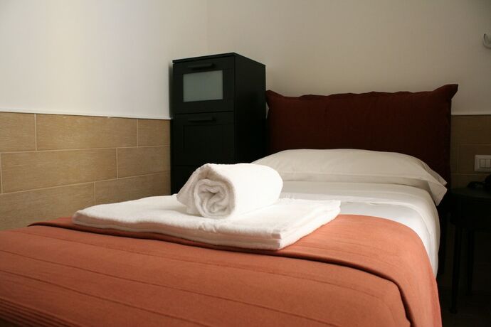 Imagen de la habitación del Hotel H22. Foto 15