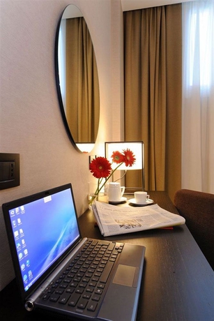 Imagen de la habitación del Hotel H2c Milanofiori. Foto 5