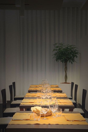 Imagen del bar/restaurante del Hotel H2c Milanofiori. Foto 3