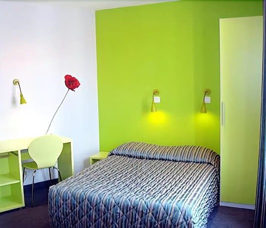 Imagen de la habitación del Hotel H33. Foto 8