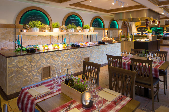 Imagen del bar/restaurante del Hotel H4 Arcadia Locarno. Foto 6