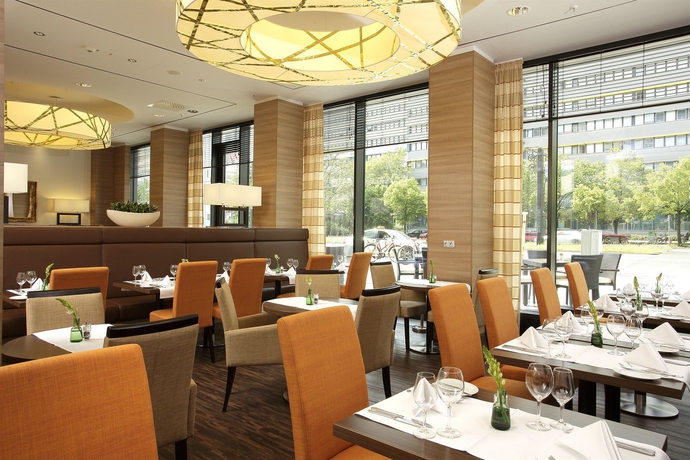 Imagen del bar/restaurante del Hotel H4 Hotel Berlin Alexanderplatz. Foto 4