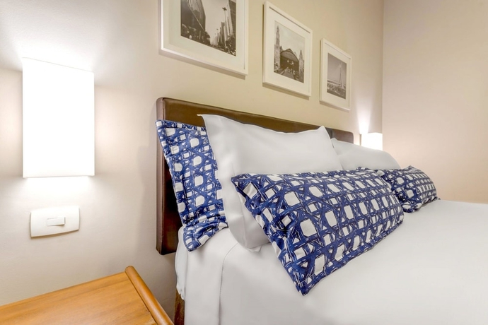 Imagen de la habitación del Hotel H4 Opera Jardins. Foto 12