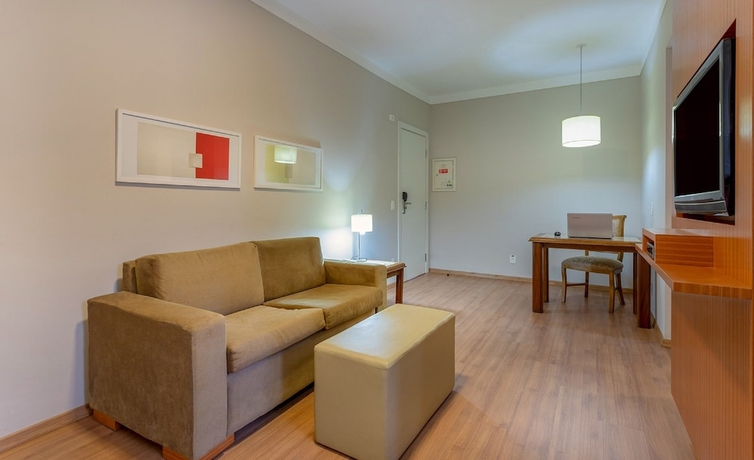 Imagen de la habitación del Hotel H4 Opera Jardins. Foto 14