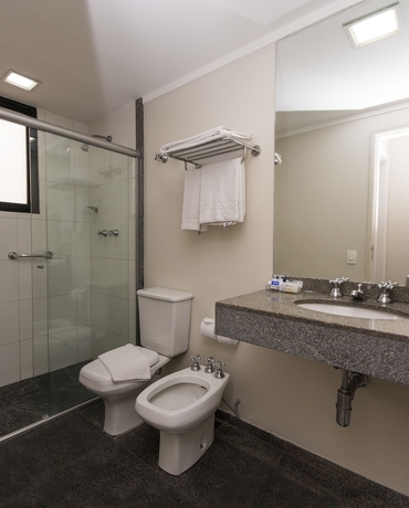 Imagen de la habitación del Hotel H4 Opera Jardins. Foto 17