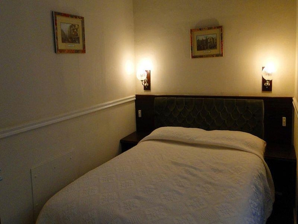 Imagen de la habitación del Hotel HALLAM. Foto 3