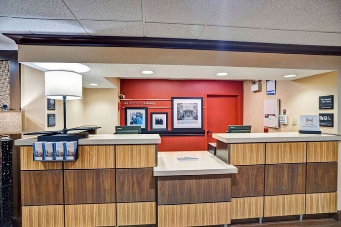 Imagen de los interiores del Hotel HAMPTON INN ALBANY-WOLF ROAD. Foto 17
