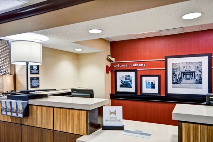 Imagen de los interiores del Hotel HAMPTON INN ALBANY-WOLF ROAD. Foto 18