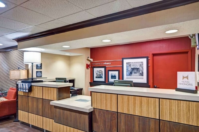 Imagen de los interiores del Hotel HAMPTON INN ALBANY-WOLF ROAD. Foto 19