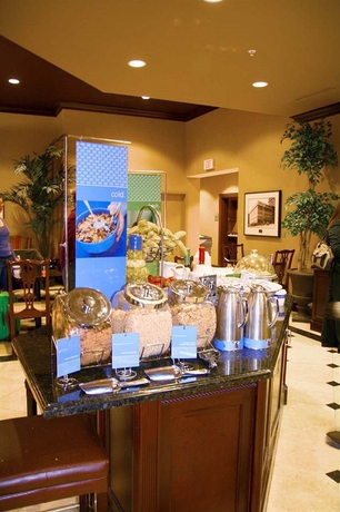 Imagen del bar/restaurante del Hotel HAMPTON INN - SUITES ALBANY-DOWNTOWN. Foto 5