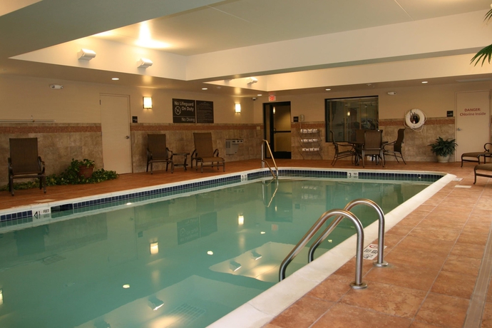 Imagen de la piscina del Hotel HAMPTON INN and SUITES ALBANY-AIRPORT. Foto 13